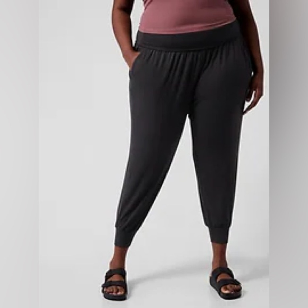 Athleta Comfortable Studio Jogger Black Pockets
